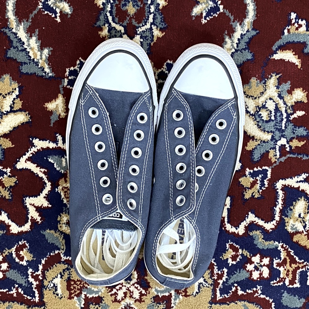 Converse Low Top Chuck Taylor Size 8 Blue